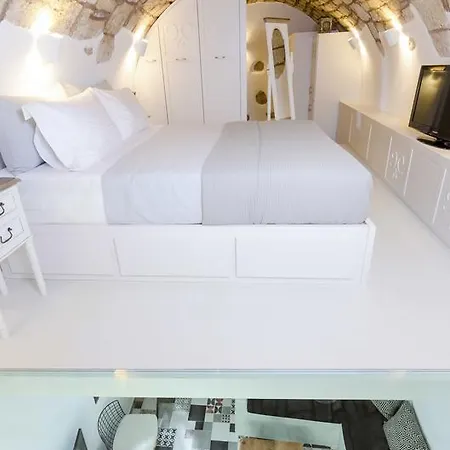 Tholos Deluxe House *